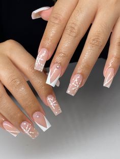 French Tip Acrylic Nails For Christmas, Winter Nails With Initials, Basic Xmas Acrylic Nails, Christmas Nail Sets White, Cute White Winter Nails, Christmas Nails Medium Length Square, Short French Tip Acrylic Nails Christmas, Cute Simple Christmas Nail Designs, Holiday Nails Square Medium