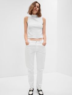 Fit: Easy from hip to thigh with a slightly tapered, ankle-grazing leg.  Fabric: 99% Cotton, 1% Stretch.  Stretch: Low Stretch Jeans.  Our most comfortable authentic denim.  Holds you in at the hips & waist but feels easy everywhere else.  Rise: Mid Rise Jeans. ​ Look:A classic five-pocket jean in a white wash.  Details: Zip fly & five-pocket styling.  Responsibly Made: This pair of jeans is part of our water-saving Washwell program.  Compared to conventional wash methods, Washwell has saved mil Cropped White Jeans, Ankle Length Jeans, White Denim Jeans, Girlfriend Jeans, Mother Denim, Gap Jeans, Mid Rise Jeans, Cropped Denim, White Denim