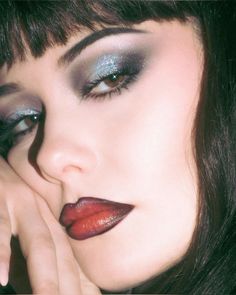 70s Goth Makeup, 90s Prom Makeup, Punk Rock Makeup Look, The Garden Makeup, Makeup Looks Grunge, Eyeshadow Red Lips, Disco Goth, Grunge Makeup Looks, Disco Grunge