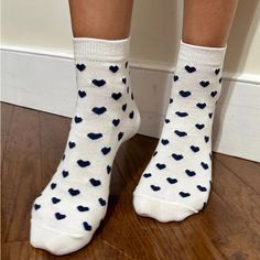 Brand New With Tags White And Navy Hearts Socks Not Sold Online! Ships Same Day/Next Day Price Firm Brandy Melville Accessories, Brandy Melville Socks, Indie Socks, Cute Socks Aesthetic, Navy Blue Outfits, Brandy Clothes, Converse Socks, Navy Blue Outfit, Aesthetic Socks