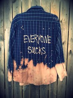 Ayla Aesthetic, Band Shirt Ideas, Shirts Grunge, Flannel Outfits Summer, Distressed Band Tee, Bleached Flannel, Bleach Shirt, Tokyo Street Fashion, Indie Grunge