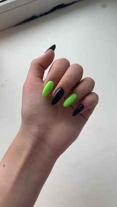 Halloween Nails Colors, Spooky Nail Ideas, Harry Potter Nail Art, Trending Summer Nails, Bitmoji Outfits, Outfits Baddie, Punk Nails, Edgy Nails, Wedding Mehndi