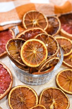 Learn how to dry citrus peels for garnishes and decorations with this dried orange peels recipe. Use it to make dried lemon slices, lime slices, or grapefruit slices, too! Dried Lemon Slices, Orange Peel Recipe, Cardboard Tree, Dried Citrus, Dinner Table Centerpieces, Fun Holiday Crafts, Fruit Diy, Small Pine Cones, Dried Orange Peel