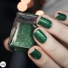 Stunning swatch of our Ultra Metallics polish, Lucky One, by @pshiiit_polish!!  Available worldwide on ILNP.com! #ILNPLuckyOne Summer Nails Colors Designs, Pearl Nail Art, Green Acrylic Nails, Holiday Nails Christmas, Holographic Nail Polish, Pearl Nails, Best Nail Polish