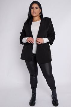 Over Size Blazer Outfits, Plus Size Blazer Outfits, Black Blazer Outfit, Buttoned Cardigan, Black Leggings Outfit, Trendy Plus Size Fashion, Plus Size Blazer, Body Acceptance