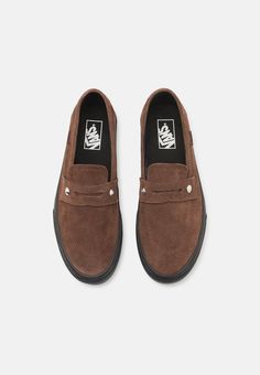 Vans STYLE 53 UNISEX - Slip-ons - brown/black Vans Loafers, Estilo Vans, Style Vans, Vans Style, Tassel Loafers, Future Outfit, Shoe Inspo, Stylish Mens Outfits, Sneakers Men Fashion