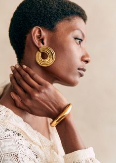 Gold-plated recycled brass earrings;Non-plated surgical steel stems to avoid allergy risks;Weight: 8.3 g / 0.28 oz ;Height: 4.5 cm / 1.5 in Statement Skirt, Brass Earrings, Parisian Style, Arm Band, Occasion Wear, Gold Earrings, Gold Bracelet, Recycling, Brass