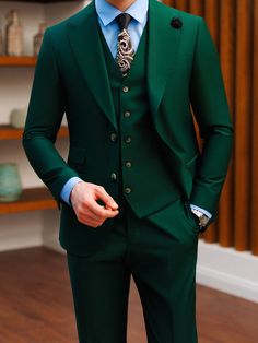 Green Color Suits For Men, Forest Green Suit Men Wedding, Forest Green Suit Men, Suit Green Men, Emerald Green Suits, Mens Green Suit, Green Blazer Outfit Men, Green Suits For Men, Green Mens Suit