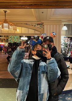 A couple with Mickey Mouse ears is standing in front of a mirror and taking a picture with their phone. Cute Mirror Pictures, Disneyland Couples Outfits, Disneyland Couples Pictures, Disney Couple Outfits, Disney Picture Ideas Instagram, Paris Couple Pictures, Couple Date Ideas, Disney Poses, Christmas Couple Pictures