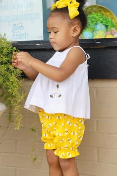 Your Little one will look like a ray of sunshine in this cute outfit. The top has back ties that scream playtime and fun. The cute bee print bloomers are easy on and off with elastic at the waist. Both pieces are made of 100% soft cotton. Personalize it if you wish at the center of the yoke with their initial/initials. Cute Bloomers For Spring Playwear, Cute Bloomers For Playwear, Spring Season, Playful Cotton Bloomers For Beach, Playful Cotton Bloomers For The Beach, Playful Yellow Sets For Vacation, Casual Summer Playtime Bloomers, Casual Play Sets For Spring, White Bloomers For Playtime In Spring, Casual Spring Bloomers Playwear