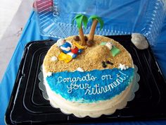 there is a cake that has been decorated with the words congratulations on it and palm trees