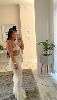 Brown Pregnancy Dress, Pregnant Vacation Outfits Black Women, Vegas Outfit Ideas Pregnant, Pregnant Baddie Outfits Winter, Y2k Maternity Outfits, Pregnant Baddie Outfits Summer, Pregnancy Fashion Black Women, Baddie Pregnancy Outfits Summer