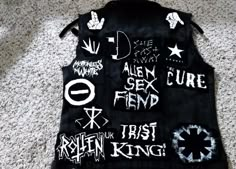 Crust Jacket, Battle Jacket Ideas, Gothic Diy, Crust Pants, Patches Ideas, Graveyard Scene