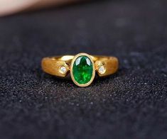 Emerald Ring Design, Gold Pendants For Men, Neck Pieces Jewelry, Mens Gemstone Rings, Single Stone Ring, Gold Chain Design, Green Stone Rings, Gold Rings Fashion, Gold Rings Jewelry