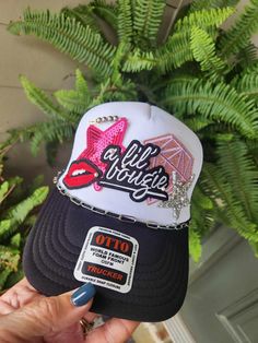 Message us for customizing! Trucker Hat Bar Vendor Set Up, Snapback Hat Outfit For Women, Snapback Hats Outfit, Hats Outfit, Outfit For Women, Diy Hat, Outfits With Hats