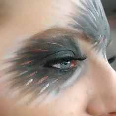 Bird Makeup, Fantasy Make-up, Animal Makeup, Bird Costume, Halloween Eye Makeup, Theatrical Makeup, White Makeup, Halloween Eyes, Special Effects Makeup