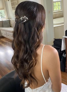 Boho Style Wedding Bouquet, Bridal Hair Down Waves, Simple Prom Hair Medium Length, Bridal Hair And Makeup Brunette, Bridesmaid Hairstyles Half Up Half Down Medium, Debs Hairstyles, Wedding Hair Brunette, Bridal Hair Half Up