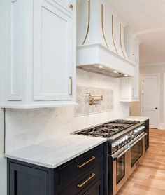 a kitchen with an oven, stove and cabinets in the middle of it is shown