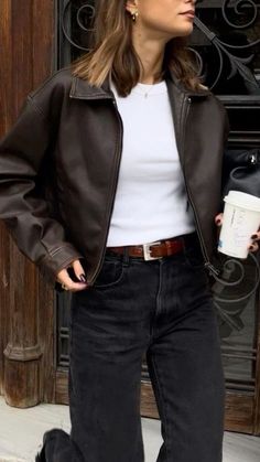 Elevated Grunge Outfits, Cool Aunt Aesthetic Outfit, What To Wear To Comedy Show, Feminine Autumn Outfits, Aunt Becky Outfits, Women’s Style, Thanksgiving Outfit Aesthetic, Leather Jacket With Jeans, Aunt Becky