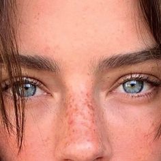 ☾ Jess ☾ on Instagram: "If anyone needs some freckles, I’ve got extra." Subtle Freckles, Sun Freckles, Face Symmetry, Freckle Photography, Cute Freckles, People With Freckles, Women With Freckles