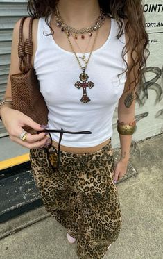 cheetah print * accessories * streetwear Creds: @alanahchannon Streetwear Fits, Looks Style, Instagram Foto, Dream Clothes, White Tank, Fashion Killa, Aesthetic Outfits, Look Cool, Cheetah Print