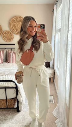 Fall Lounge Outfits, 2022 Casual Outfits, Outfits Casual School, Ootd Casual Chic, Trendy Mom Outfits, Fall Trends Outfits, Cute Workout Outfits, Business Outfits Women, Casual School Outfits