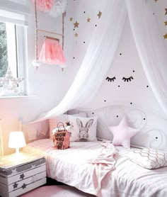 Quartinho fofo passando na sua timeline pra desejar boa noite!  {pic @so.very.me.and.home} . #cdaquartos #cdakids #blogcasadasamigas Toddler Girl Room, Girl Nursery Room, Confetti Dots, Princess Room, Girl Bedroom Designs, Toddler Bedrooms