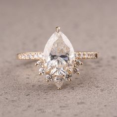 Pear moissanite Wedding Extras, Pear Moissanite Engagement Ring, Timeless Engagement Ring, Pear Ring, Pear Shaped Engagement Rings, Teardrop Ring, Unique Diamond Rings