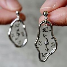 Dali Clock, Weird Jewelry, Smink Inspiration, Bijoux Diy, Clock Design