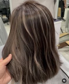 Korean Hair Color Streaks, Korean Hair Highlights Brown, Short Hair Highlights Black, Short Asian Hair Highlights, Ash Beige Hair Highlights, Korean Blonde Highlights, Highlights Brown Hair Aesthetic, Korean Hair Color Highlight, Korean Brown Hair With Highlights