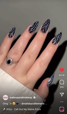 Silver Nail Designs, Black Nails With Glitter, Silver Glitter Nails, Black Acrylic Nails, Hippie Nails, Glamour Nails, Nails Design With Rhinestones, Sparkle Nails, Cat Eye Nails