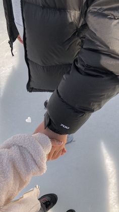 ice skating, ice skating aesthetic, couple goals, couples aesthetic, private couple photos, winter outfit inspo, winter outfit aesthetic, ice skating outfit, ice skating candies, candid, couple ig story inspo, couples instagram story, date idea, winter date, aesthetic Snow Photoshoot, Snow Pictures, Aesthetic Couple, Couple Picture Poses, Winter Love, Couples Poses For Pictures, Fashion Mistakes, Winter Aesthetic