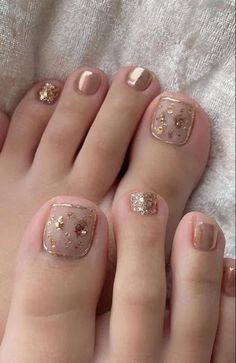 Pedicure Ideas Prom, Thai Nail Design, Sparkly French Tip Pedicure, Gold Tip Pedicure, Nail Art Pedicure Toenails, White And Silver Toe Nails, Gem Pedicure, Fall Gel Pedicure, Gelish Pie