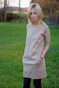 Non-binding, loose-fitting tunic with pockets that perfectly expose the legs. Made in EU Size (total length / perimeter of the bust / hip circumference / sleeve length) US --- UK --- EU/DE 6 ------ 8 ---- 36/S (87/96/96/48) 8 ----- 10 ---- 38/M (88/100/100/49) 10 ---- 12 ---- 40/L (89/104/104/50) 12 ---- 14 ---- 42/XL (90/108/108/08) Dimensions in cm. Other sizes available on request 100% Cotton made in Poland. Cotton Half Sleeve Dress With Pockets, Casual Beige Dresses With Side Pockets, Beige Cotton Tunic For Daywear, Cotton Tunic With Pockets And Relaxed Fit, Relaxed Fit Cotton Tunic With Pockets, Oversized Spring Dresses With Side Pockets, Spring Oversized Dresses With Side Pockets, Casual Oversized Dress With 3/4 Sleeves, Casual Beige Dress With 3/4 Sleeves