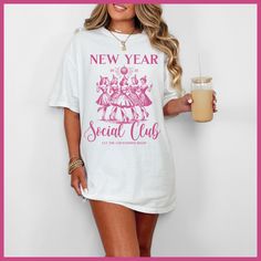 Get ready to celebrate with our "Let the Countdown Begin" New Year Social Club Shirt! This cozy, garment-dyed tee is crafted from 100% ring-spun cotton, providing ultimate comfort for all your festive gatherings. Key Features:     Fabric: Soft-washed, medium fabric (6.1 oz/yd²) ensures a comfortable fit.     Design: Relaxed fit with a classic crew neckline--perfect for any occasion.     Durability: Double-needle stitching and pre-shrunk fabric enhance longevity. Proudly made from ethically sourc Pink New Years, Vintage New Years Eve, Vintage New Years, Let The Countdown Begin, New Years Eve Shirt, Comfort Colors Shirt, Club Shirts, Social Club, Nouvel An