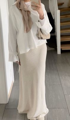 Blouse Muslimah Fashion, Fashion Outfits 2022, Fashion Inspo Outfits Summer, Modest Outfits Muslim, Muslim Outfit