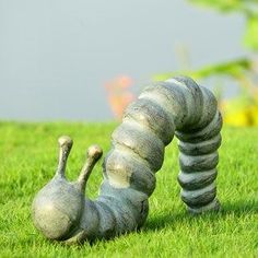 Up-to-date Garden Sculpture DIY Design Ideas Concrete Garden Statues, Charleston Gardens, Pottery Animals, Cement Art, Garden Pottery, Concrete Crafts, Cement Crafts, Concrete Garden, Concrete Art