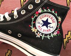 Converse Bleu, Embroidering Flowers, Blue Converse, Converse Red, Sun Flowers