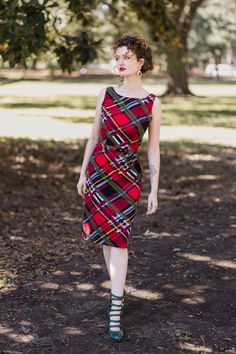 Classic Wiggle Dress - Mad Plaid Daily Wear Dresses, Plaid Dresses, Bianca Dress, Diva Dress, Audrey Hepburn Style, Bustle Dress, The 40s, Hepburn Style, Circle Dress