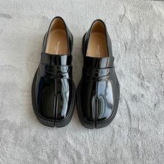 Store Categories Store Categories Other Maison Margiela Tabi Split-Toe Leather Shoes Loafers For Mens Slip On Product Description US Shoe Size 9.5 Department Men Style Loafer Brand Unbranded Type Casual Upper Material Leather Outsole Material Leather Payment Policy Shipping Policy Returns Policy Feedbacks Payment Policy 1.Accept paypal only, 2.We only ship to confirmed ebay addresses. When you make payment,please confirm it.Thank you. Shipping Policy 1.We Ship to Worldwide. 2.Delivery time depends on destination and other factors, it may takes up to 15-30 days. If you don't receive the item after 35 days, please contact us, we'll investigate and solve the delivery problem. 3.Shipping days exclude weekends and public holidays. 4.Import duties, taxes, and charges are not included in the item Types Of Loafers Men, Split Toe Shoes, Maison Margiela Tabi, Loafers Shoes, Shoes Loafers, Fashion Mens