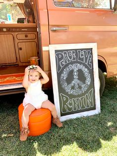 Groovy Chalkboard Art, Groovy First Birthday Photoshoot, Diy Groovy One Party Decor, One Groovy Year Birthday, First Birthday 70s Theme, Groovy One First Birthday Activities, 70s First Birthday, Two Groovy Photoshoot, Hippie First Birthday Girl