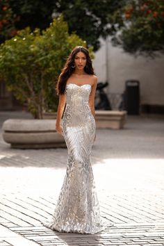 Malisa - Silver Strapless Sequin Gown with Sweetheart Neckline & Train Sparkly Dresses, Gold Dresses, Celebrity Gowns, Strapless Sweetheart Neckline, Cocktail Gowns, Sleeveless Long Dress, Ladies Gown, Sequin Gown, Prom Formal