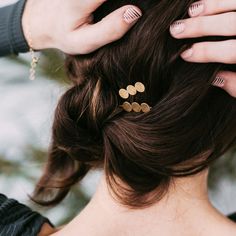 Bobby Pin Hair, Tiny Hair, Bobby Pin Hairstyles, Gold Hair Pin, Hair Scarf Styles, Head Scarf Styles, Pin Hair, Fun Hair, Effortless Hairstyles