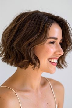 Chin-Length Choppy Wavy Bob Short Hairstyle. Layered Bob Chin Length, Short Layered Haircuts Chin Length, Center Part Bob Hairstyles, Short Bob With Waves, Wavy Chin Length Bob, Chin Length Wavy Hair, Choppy Chin Length Hair, Undone Bob, 2024 Haircut