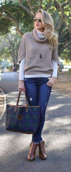 On chilly fall days, layer a sweater poncho over a fitted turtleneck knit. How To Wear Poncho, Poncho Outfit, Stich Fix, Moda Chic, Layering Outfits, Stitch Fix Inspiration, Casual Winter Outfits