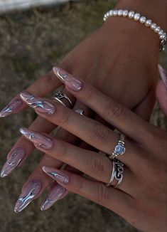 Nails And Rings, Unghie Sfumate, Edgy Nails, Grunge Nails, Metallic Nails, Minimalist Nails, Funky Nails