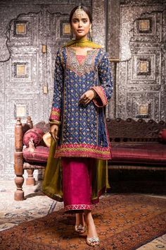 Latest Pakistani Suits, Dabka Work, Dresses Pakistani, Pakistani Women, Pakistani Formal Dresses, Raw Silk Fabric, Pakistani Designer Suits, Kurta Dress, Indian Wedding Wear