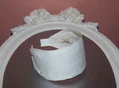 White linen headband women plain hairband fashion no slip wide headwrap for medium and large head size Classic and sophisticated, extremely comfortable: this headband does not give headaches. o We offer a variety of widths ➽ Check widths availability via the drop down menu above the "Add to Cart" button. The headband from the pictures measures 3.15" inches [8 cm] oColor- White oUsed Material- Linen fabric, cotton fabric, solid adhesive fabric, metal base. oPattern- Plain It has a lightweight and flexible structure designed by myself, is neither hard nor too soft, it is not plastic and will not give headaches. Has a metal insert that you can widen or tighten. Thank You for supporting Handmade! white headband, linen headband women, white scarf, fashion headband, structured headband, pixie cu Pixie Cut Headband, Denim Headband, No Slip Headbands, Festival Headpiece, Summer Headbands, Headband Women, Cotton Headband, Yoga Headband, White Scarves