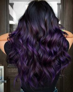 THE Greatest 90s Hairstyles & Hair Accessories Making A Comeback Dark Violet Hair, Purple Brown Hair, Violet Hair Colors, Purple Hair Highlights, Purple Balayage, Hair Color Plum, Dark Purple Hair, Black Hair Balayage, Hair Color Underneath