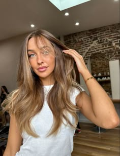 Honey Bronze Hair, Sammy Robinson Hair Brown, Hazelnut Brown Hair With Highlights, Caramel Bronde Haircolor, Bronze Brunette Hair, Golden Brunette Balayage, Latte Brown Hair, Caramel Hair Color With Highlights, Latte Brunette